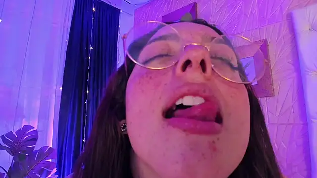 sadashi moon  online show from March 3, 2025, 3:52 am