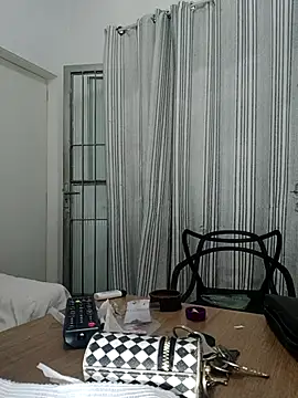 annybarros21 online show from November 9, 2025, 3:27 am