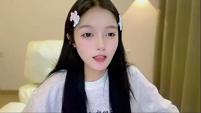 xiaodaibabyy online show from October 18, 2025, 2:07 pm