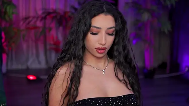 GinaValentinna online show from September 18, 2025, 7:16 pm