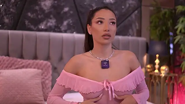 GinaValentinna online show from May 13, 2026, 7:11 pm