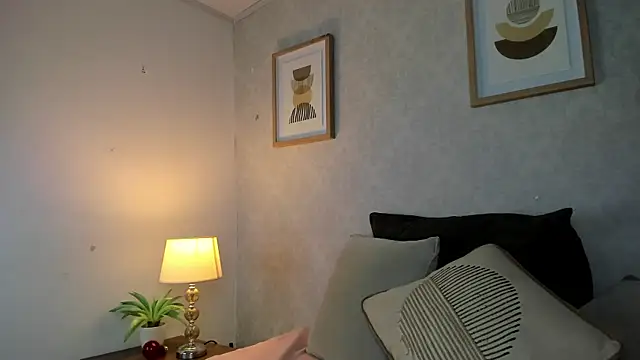 Caroline dh online show from November 14, 2025, 11:42 am