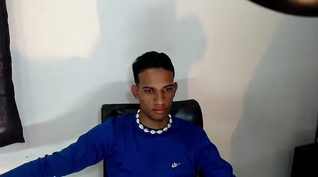 AbrahanBratz online show from December 26, 2024, 5:40 pm