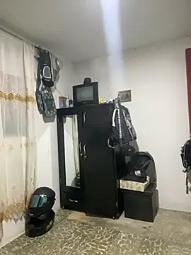 Jestebanano online show from November 12, 2025, 5:08 am