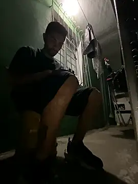 Jestebanano online show from May 2, 2026, 11:43 pm