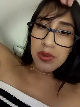 AleFantasy0001 online show from March 3, 2025, 7:49 pm