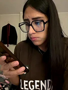 AleFantasy0001 online show from October 2, 2025, 1:12 am