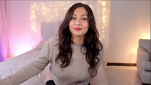 karla paradise  online show from December 16, 2024, 6:27 pm