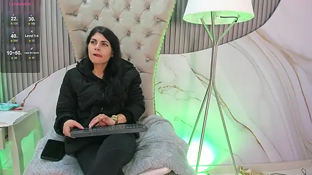 Melodi Roux online show from May 15, 2026, 1:29 pm
