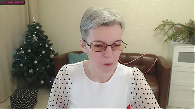 Snapshot of Cutie_Erikaa1 chatting on December 25, 2024, 2:35 am Cutie Erikaa1 online show from December 25, 2024, 2:35 am