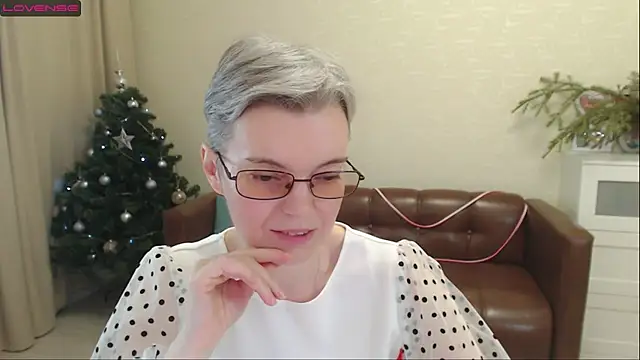 Snapshot of Cutie_Erikaa1 chatting on December 25, 2024, 5:37 am Cutie Erikaa1 online show from December 25, 2024, 5:37 am