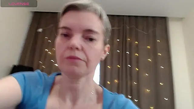 Snapshot of Cutie_Erikaa1 chatting on December 28, 2024, 8:37 am Cutie Erikaa1 online show from December 28, 2024, 8:37 am