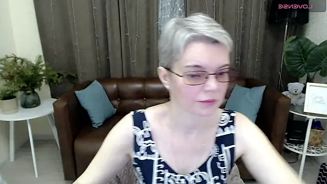 Snapshot of Cutie_Erikaa1 chatting on December 29, 2024, 2:49 am Cutie Erikaa1 online show from December 29, 2024, 2:49 am