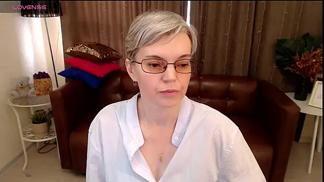Snapshot of Cutie_Erikaa1 chatting on March 6, 2025, 5:35 am Cutie Erikaa1 online show from March 6, 2025, 5:35 am