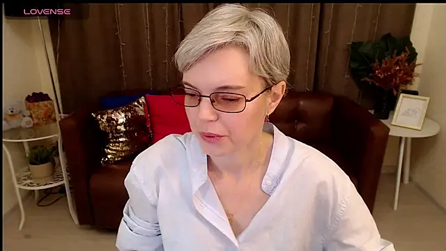 Snapshot of Cutie_Erikaa1 chatting on March 7, 2025, 2:36 am Cutie Erikaa1 online show from March 7, 2025, 2:36 am