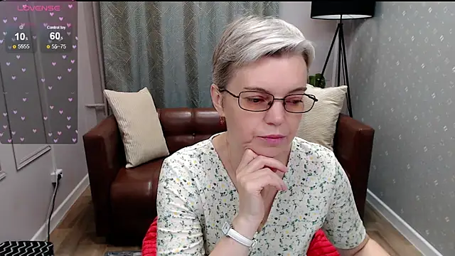 Snapshot of Cutie_Erikaa1 chatting on October 17, 2025, 2:26 am Cutie Erikaa1 online show from October 17, 2025, 2:26 am