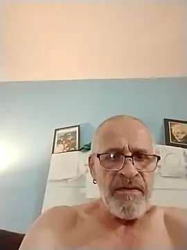 geilerschwanz64 online show from May 7, 2026, 5:13 am