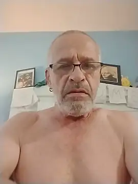 geilerschwanz64 online show from May 13, 2026, 2:14 pm