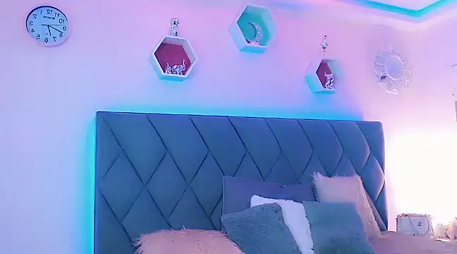 Hallyhott online show from December 8, 2024, 12:41 pm