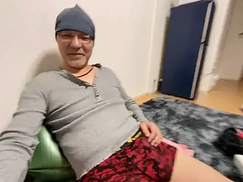 Grandpa29hijii online show from February 3, 2025, 1:51 pm