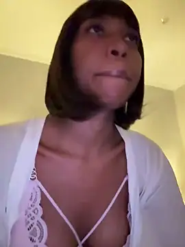 IamCrystal2 online show from January 3, 2025, 6:46 pm