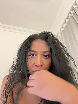 IamCrystal2 online show from May 16, 2026, 1:13 am