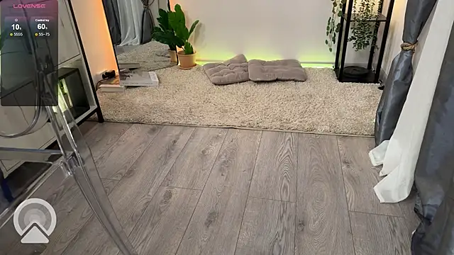 Lella Ryann  online show from February 21, 2025, 7:10 pm