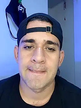 Snapshot of CRISTHIAN_GREY01 chatting on January 14, 2025, 6:28 pm CRISTHIAN GREY01 online show from January 14, 2025, 6:28 pm