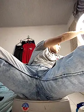 Snapshot of CRISTHIAN_GREY01 chatting on November 25, 2025, 7:58 pm CRISTHIAN GREY01 online show from November 25, 2025, 7:58 pm