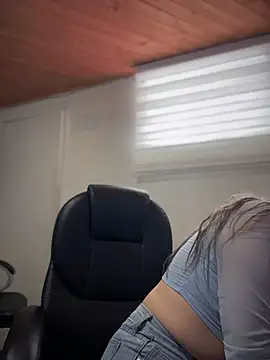 Snapshot of imlindapink chatting on October 23, 2025, 5:44 pm imlindapink online show from October 23, 2025, 5:44 pm