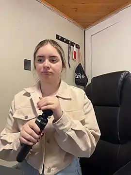 Snapshot of imlindapink chatting on February 27, 2026, 6:30 pm imlindapink online show from February 27, 2026, 6:30 pm