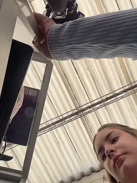 imlindapink online show from March 27, 2026, 5:01 pm