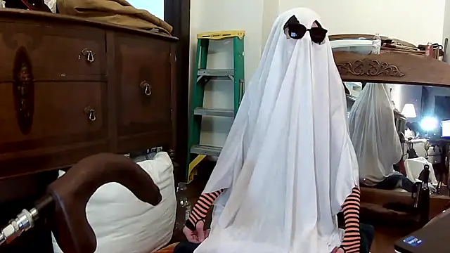 MaxJr8008 online show from October 30, 2025, 6:59 am