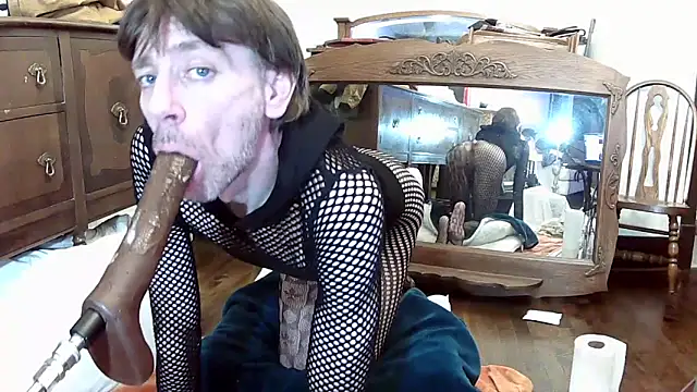 MaxJr8008 online show from November 3, 2025, 8:48 am