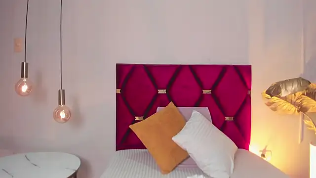 LaraGoldd online show from September 16, 2025, 12:44 am