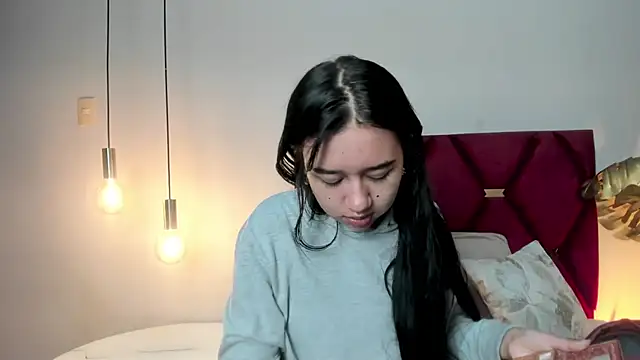 LaraGoldd online show from November 23, 2025, 2:06 pm