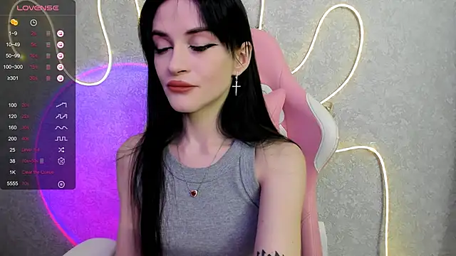 Snapshot of Molly_Crystall chatting on May 1, 2026, 3:11 am Molly Crystall online show from May 1, 2026, 3:11 am
