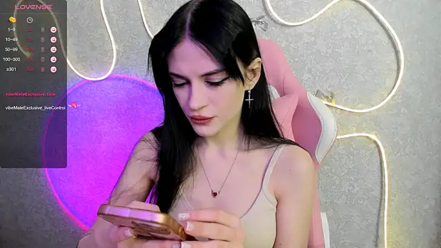 Snapshot of Molly_Crystall chatting on May 11, 2026, 2:50 am Molly Crystall online show from May 11, 2026, 2:50 am