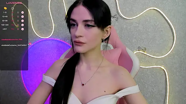 Snapshot of Molly_Crystall chatting on May 12, 2026, 2:52 am Molly Crystall online show from May 12, 2026, 2:52 am