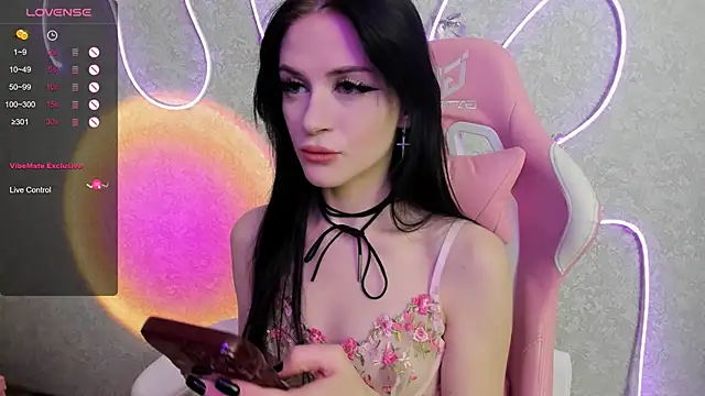 Snapshot of Molly_Crystall chatting on July 25, 2026, 3:37 am Molly Crystall online show from July 25, 2026, 3:37 am