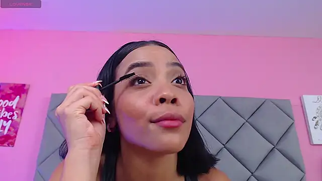 SaraSchmitt online show from March 21, 2025, 7:13 pm