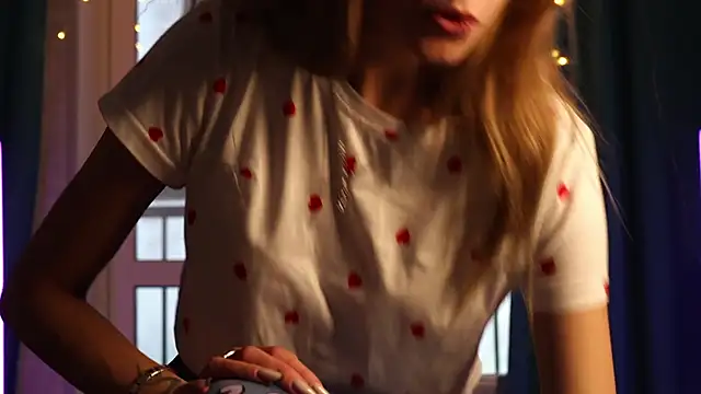 norakisses online show from December 27, 2024, 10:01 am