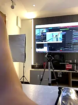 Snapshot of NairobiLee chatting on October 8, 2025, 11:41 am NairobiLee online show from October 8, 2025, 11:41 am