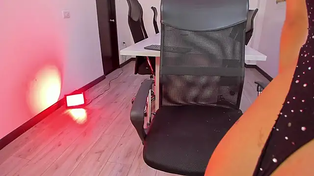 Snapshot of NairobiLee chatting on December 20, 2025, 11:50 am NairobiLee online show from December 20, 2025, 11:50 am