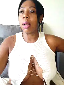 IsabellaaSmith online show from February 13, 2025, 3:24 pm