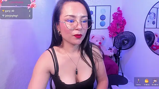 Snapshot of Tiara_rr chatting on December 7, 2024, 6:37 pm Tiara rr online show from December 7, 2024, 6:37 pm