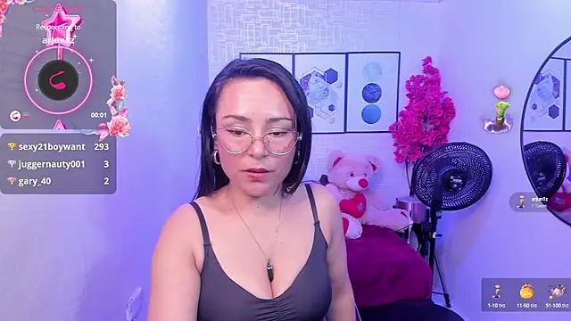 Snapshot of Tiara_rr chatting on December 7, 2024, 9:44 pm Tiara rr online show from December 7, 2024, 9:44 pm