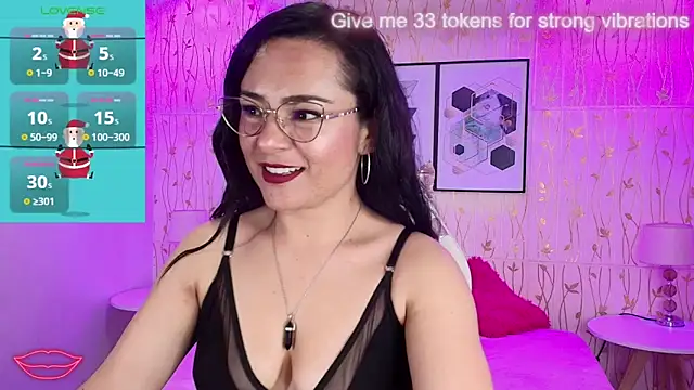 Snapshot of Tiara_rr chatting on December 27, 2024, 3:20 am Tiara rr online show from December 27, 2024, 3:20 am