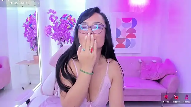 Snapshot of Tiara_rr chatting on September 23, 2025, 7:28 pm Tiara rr online show from September 23, 2025, 7:28 pm