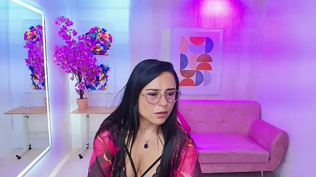 Snapshot of Tiara_rr chatting on September 30, 2025, 7:41 pm Tiara rr online show from September 30, 2025, 7:41 pm